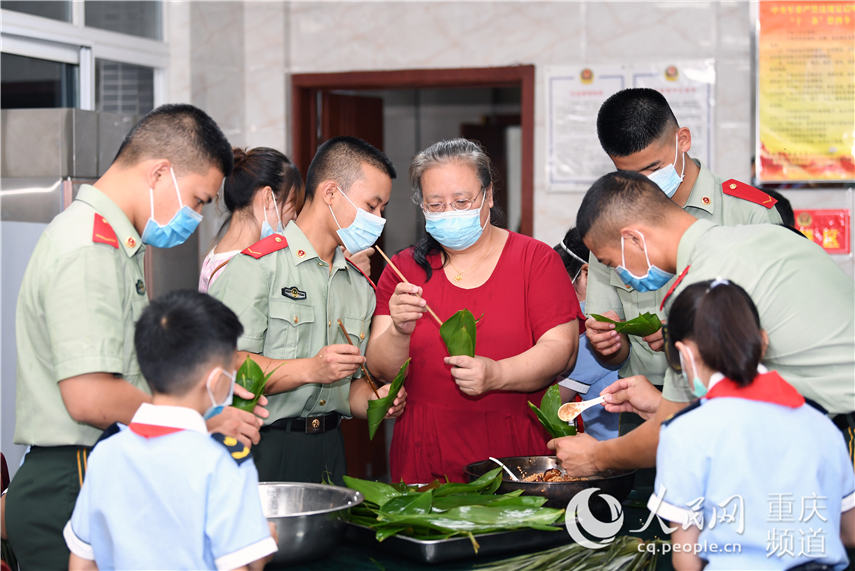 ��ӬF(xi��n)�����侯�ٱ������J(r��n)��W(xu��)��(x��)������������־ �z