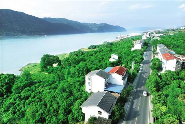 �˸�߀��׌�����رMչ�Gɫ�A��