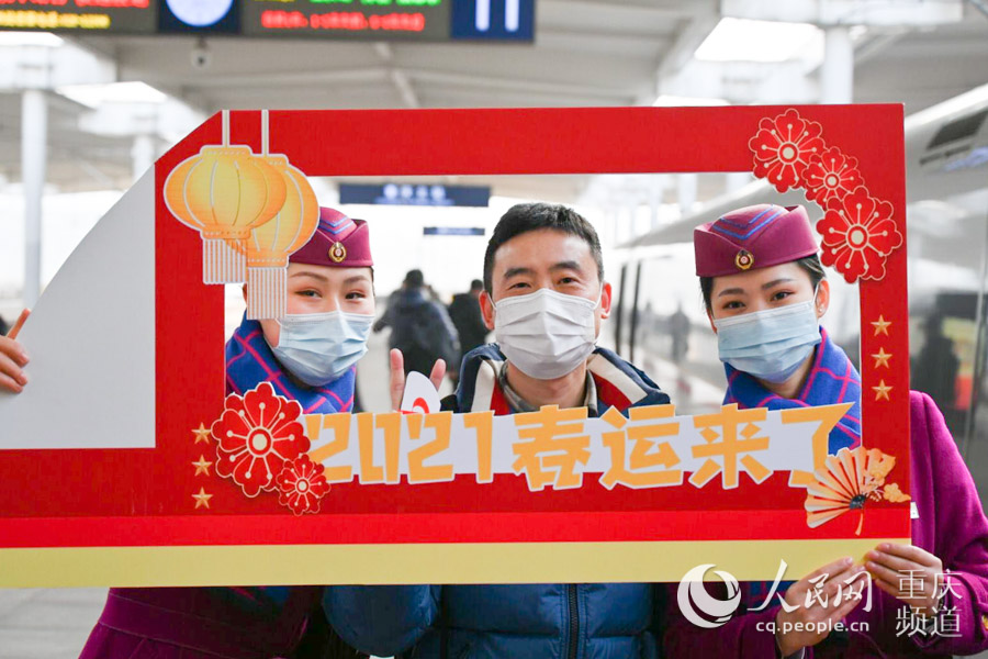 1��28���Ǵ��\(y��n)���գ����ؑc��܇��վ���ؑc���\(y��n)�΄�(d��ng)܇һ�(du��)�˄�(w��)�T�c�ÿͺ�Ӱ��� �u���z