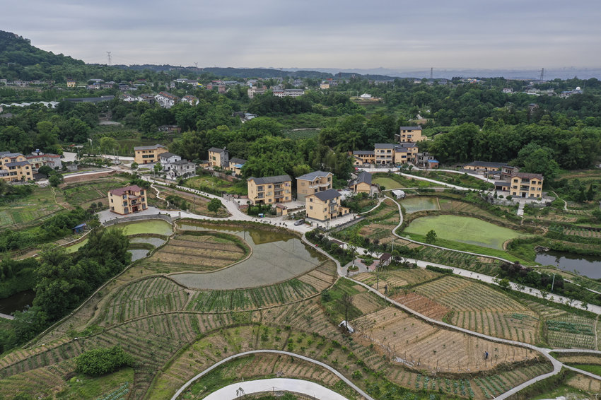 ���υ^(q��)�~���ɞ����r(n��ng)���˾ӭh(hu��n)������ʾ���c�����υ^(q��)���l(xi��ng)һ�w�l(f��)չ���Ĺ��D