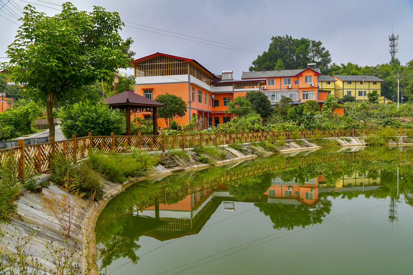 ���υ^(q��)��ʥ�(zh��n)���w���r(n��ng)���˾ӭh(hu��n)������ʾ���c�����υ^(q��)���l(xi��ng)һ�w�l(f��)չ���Ĺ��D