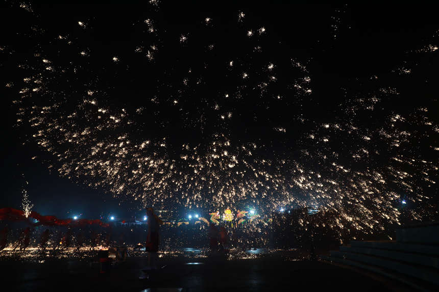 �����c(di��n)��ҹ�ա���Ӣ���z