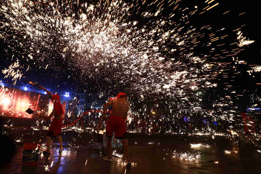 �Fˮ�𻨝M���衣��Ӣ���z