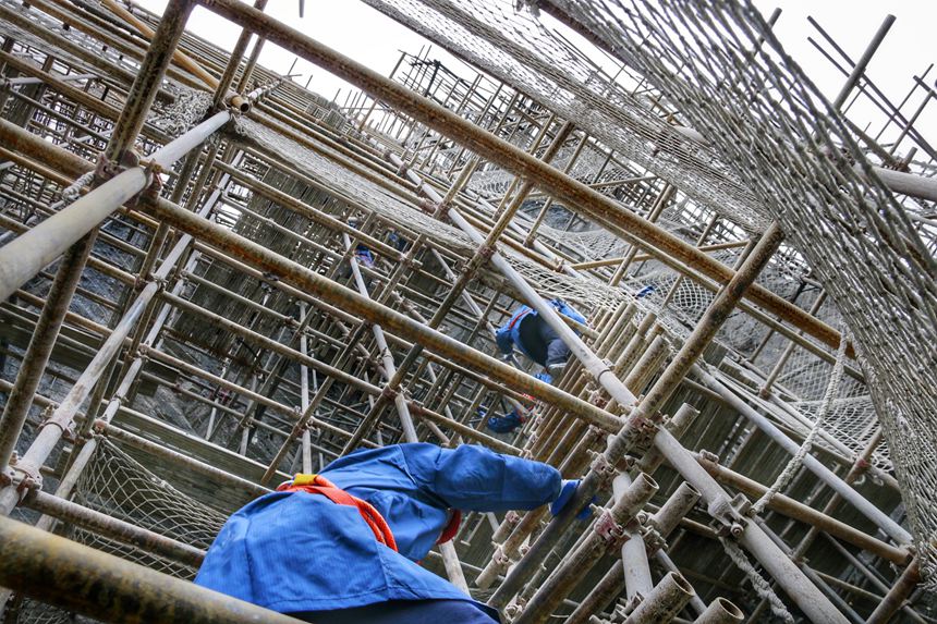 ʩ���ˆT���������_�ּܡ����깤��(w��)�ι��D