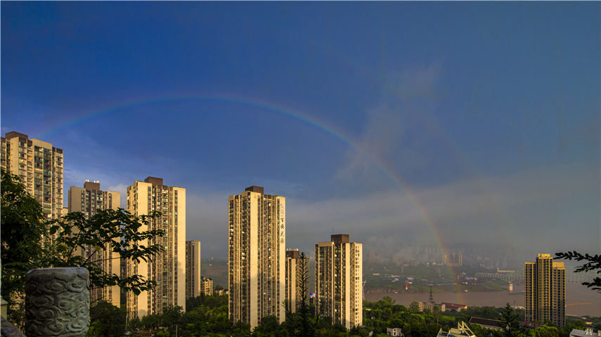 һ݆�p�ʺ���ڳ����Ͽ���һ����݆���J�Į����ʬF(xi��n)����ǰ����ӭ���z