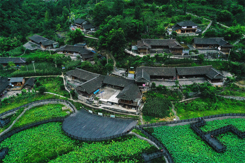 �_������կ�������z