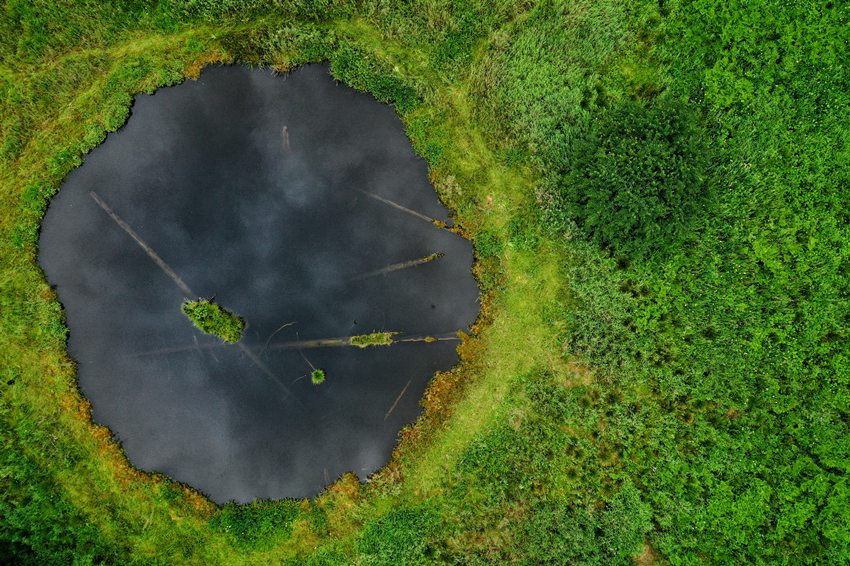 ��������Ȼ���o(h��)�^(q��)ɽ��ˮ�㡣��Ұ�z