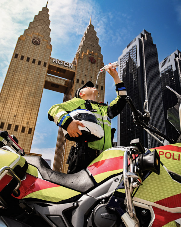 8��2�����ؑc�ϰ��^(q��)�����־��徯��T�(du��)�T�ڹ����g϶�a(b��)��ˮ�ֱ�����������ˇ�z