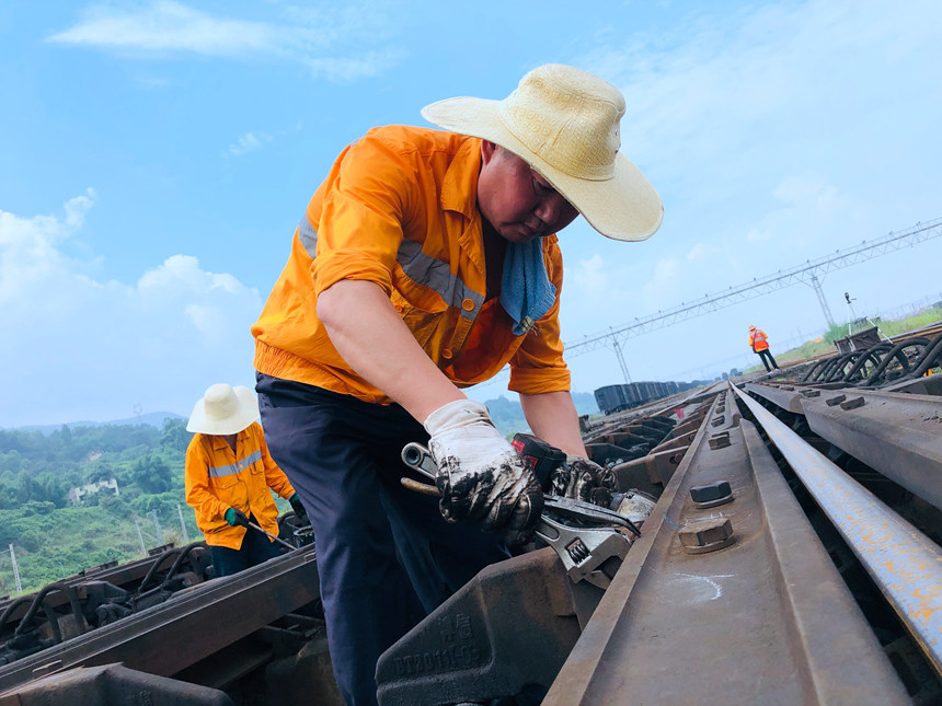 �ɶ��ּ��F(tu��n)��˾�ؑc늄�(w��)������(zh��n)�ߜ���������_���\ݔ��ȫ���Ї��F·�ɶ��ּ��F(tu��n)���޹�˾���D