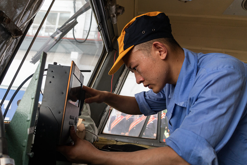 �ɶ��ּ��F(tu��n)��˾�ؑc�C(j��)��(w��)���ؑc��(n��i)ȼ����܇�g�����ڌ�(du��)�C(j��)܇˾�C(j��)������M(j��n)�Йz�����Ї�(gu��)�F·�ɶ��ּ��F(tu��n)���޹�˾���D