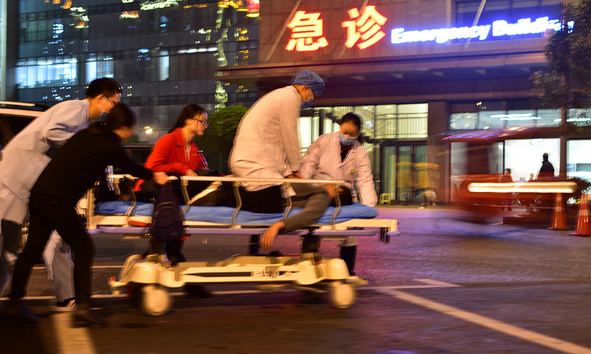 �����r�����������z