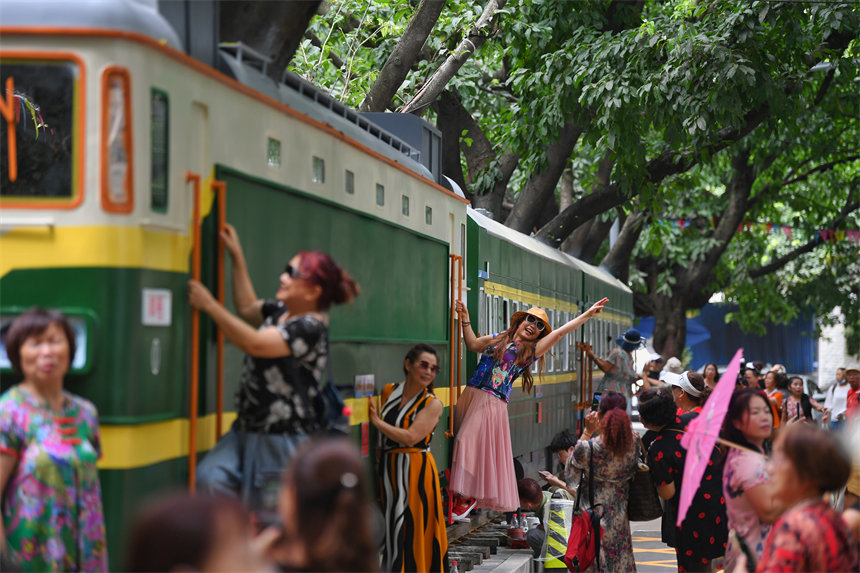 �����ԡ��GƤ��܇���鱳�����մ����o�Ͻ��������˚��c����������z