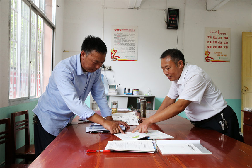 �ؑc��ǭ���^(q��)С�Ϻ��(zh��n)���С�W(xu��)���ώ������ڣ��ң����������ֵ܂z��̽ӑ�̌W(xu��)�n�}�������z