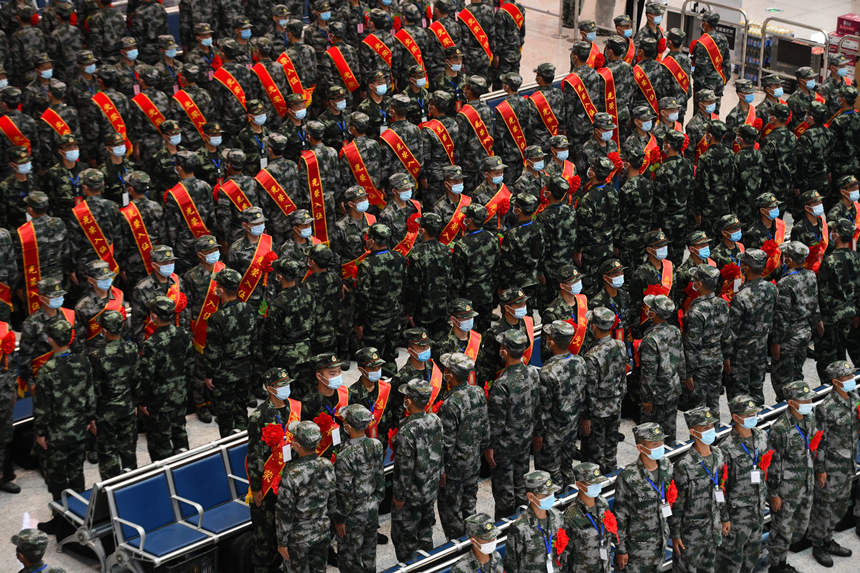 �ڑ�(zh��n)ʿ��������܊�ý�(j��ng)�v�����ɞ��Լ������еČ��Fؔ�����u���z