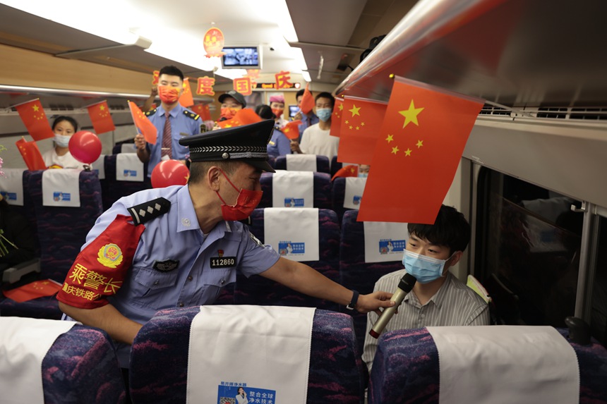 �˾��L��Ո�˿�һ�𳪸������ĺ��z