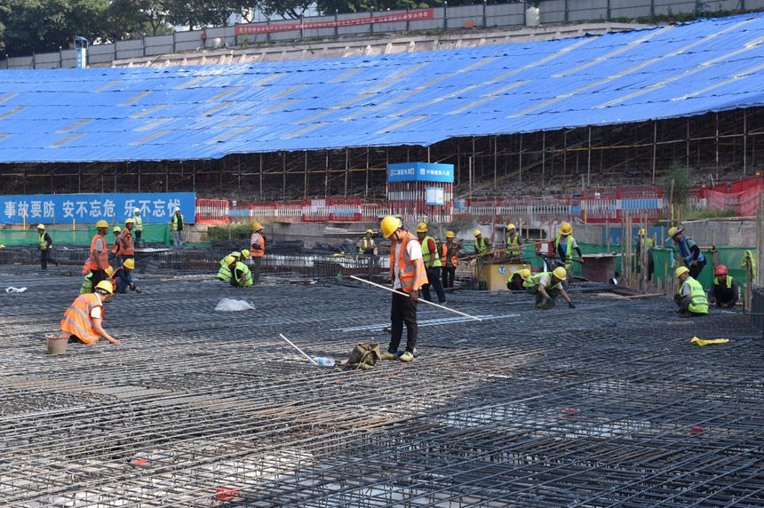 ����w����(ch��ng)�(xi��ng)Ŀʩ���F(xi��n)��(ch��ng)����̎��һƬ������æµ�������н��˾ֹ��D