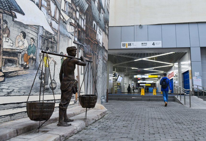 �ؑc܉����ͨ����ʯվ4̖(h��o)���������_(d��)10�׵�ˮ�������L�ƳɃɷ����ͱڮ�����������܉��վ��߅�h(hu��n)����߀�γ���һ��(g��)�µľW(w��ng)�t���c(di��n)���u���z