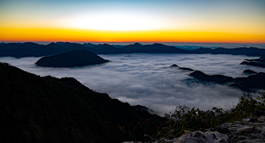 �峿��̫ƽ���l(xi��ng)�\����һƬ��ɫ�����F֮���������A�z