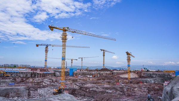 重慶機場T3B航站樓及第四跑道項目建設有序推進。重慶機場集團供圖