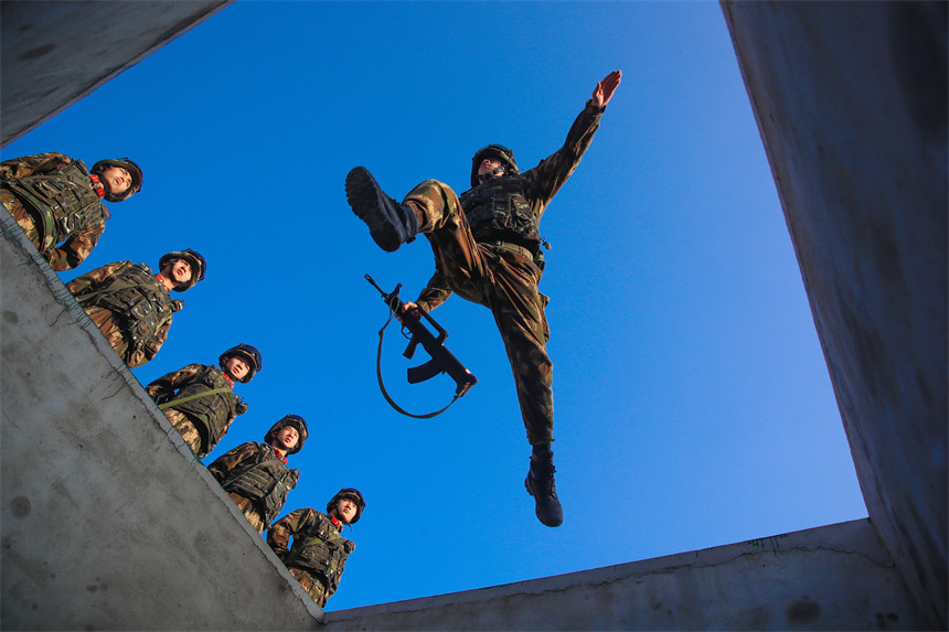 �侯�ٱ��M�Дy����Խ����Ӗ�������z