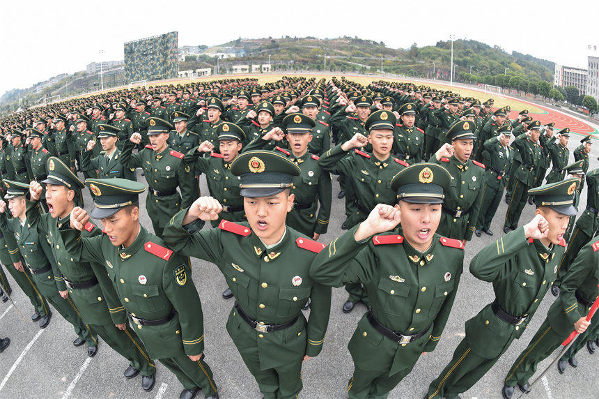 12��1�գ���㕃xʽ�F(xi��n)��(ch��ng)����(zh��n)ʿ�������侯���(du��)���f��(y��n)��������־�z (3)