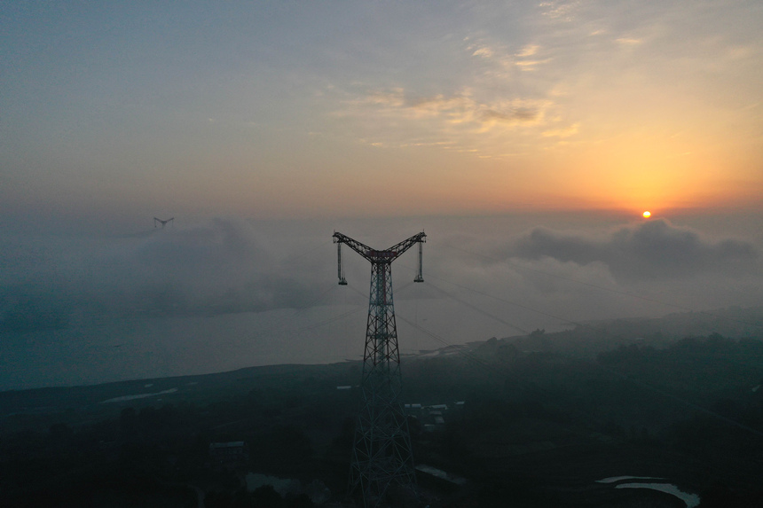 ��ϼ�еİ��Q��-���K�ظ߉���·��Խ�L(zh��ng)���F��������ȫ�z