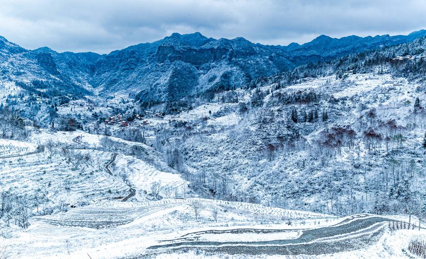 ѩ��ɽ�l(xi��ng)�q��ˮī����������z