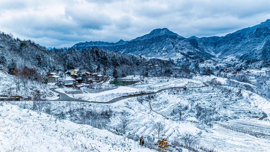 ѩ��ɽ�l(xi��ng)�q��ˮī��(hu��)��������z