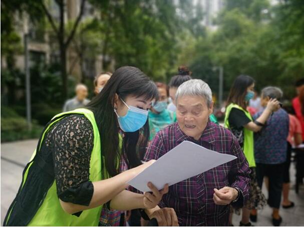 黨員志愿服務(wù)活動(dòng)。江北區(qū)國(guó)資委供圖