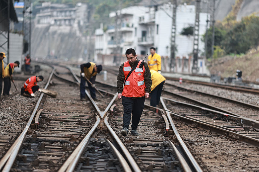 �ؑc��վ��(n��i)��·�O(sh��)���M(j��n)�оC�����������ϴ��\��ȫ���K־���z