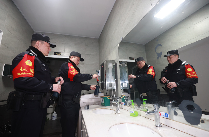 Ƚ�º�ͬ���ܲ��چ�λ�ñ��ر��ӟ�ˮ�����z