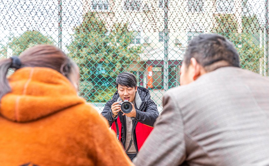 ������Ӱ�־Ը���ڞ����������������z