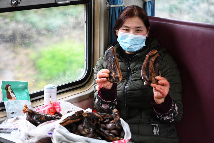 ������չʾ�Լ������D���������z