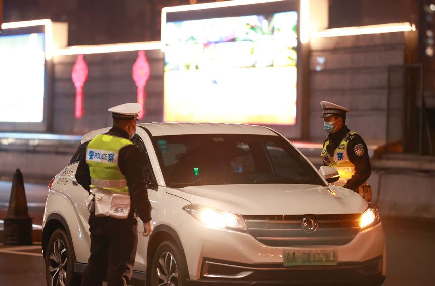 �񾯌�ռ���`ͣ܇�v�M�бP����