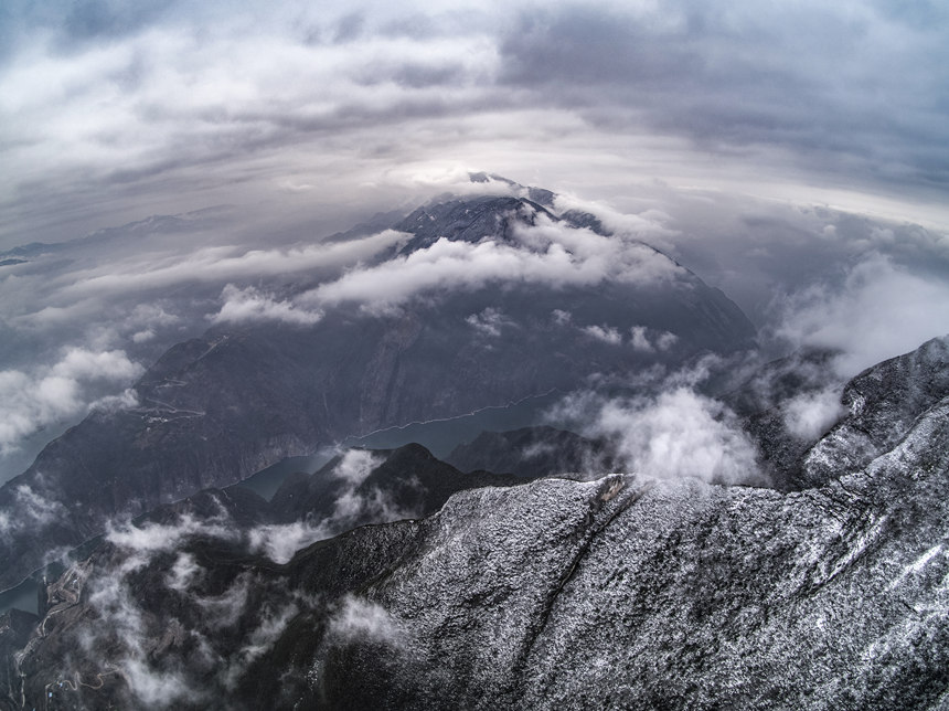 �����{���}ɽ��ѩ���������z