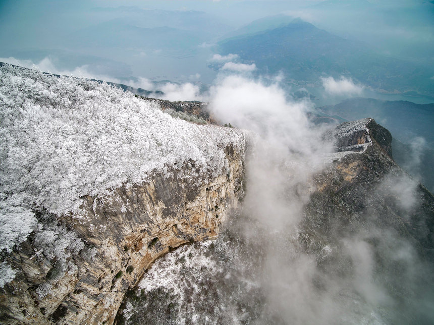 �����{���}ɽ��ѩ���������z