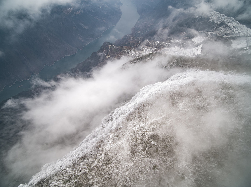 �׍{��ѩ�����������z