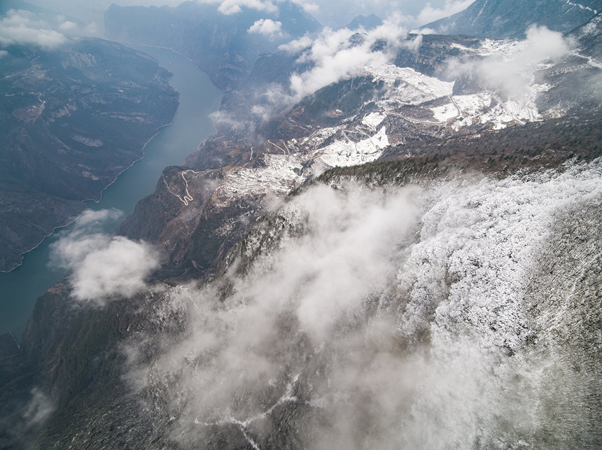 �׍{��ѩ�����������z