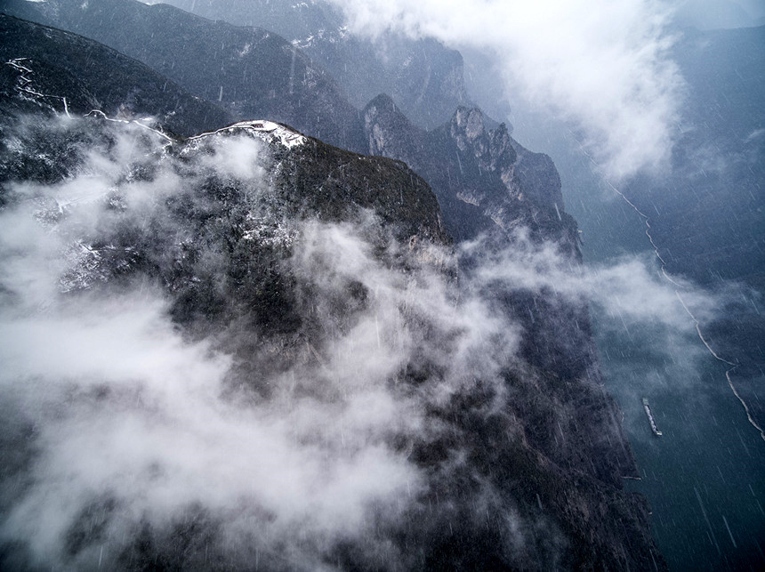 �׍{�ɰ���ѩ���w���������z