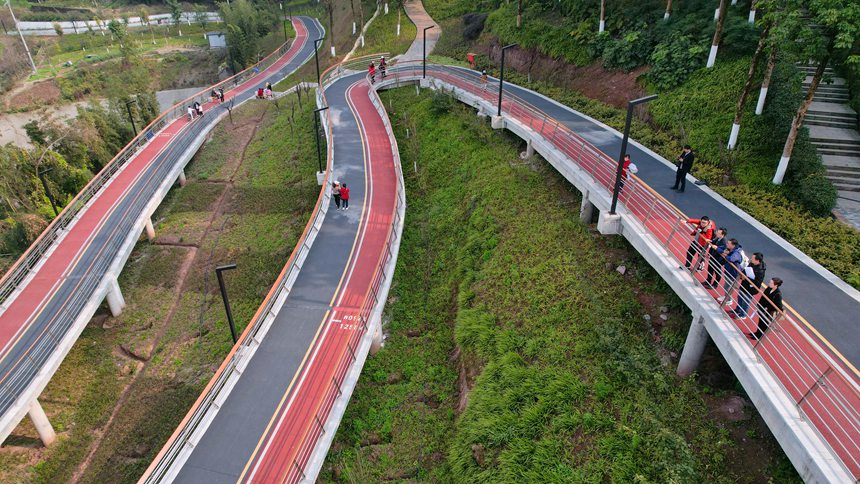 �����ο�������¾�ɽ�ǲ������[���o(w��)�˙C(j��)��Ƭ����