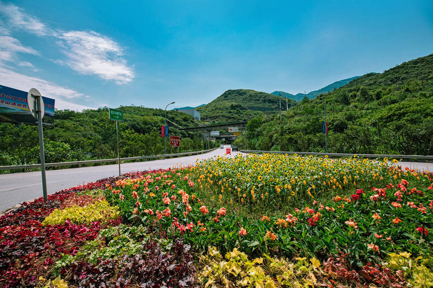 ����·�ϴ��ⰻȻ������^(q��)��ͨ�ֹ��D