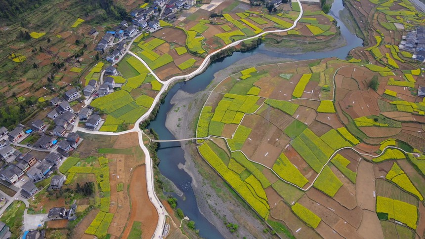 �ؑc��ɽ�h��Ϫ�(zh��n)���l(xi��ng)���L(f��ng)�⡣���̔z