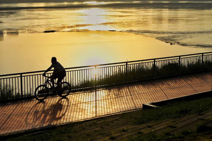 ��ɫϦ��£������ڞI�����������T������߅�������M���۵ס�����z