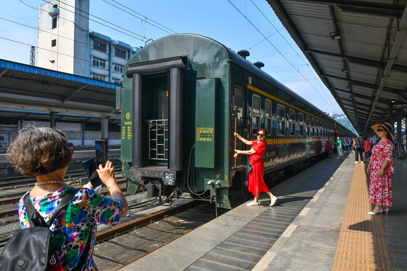 �˂�?c��)��ؑcվ�;GƤ��܇��Ӱ����u�� �z