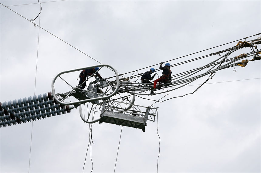 ���Q�����㽭��800ǧ���ظ߉�ֱ��ݔ늹����ؑcǭ���ֶ�ʩ���F(xi��n)��(ch��ng)�������ڸ߿����I(y��)�������z