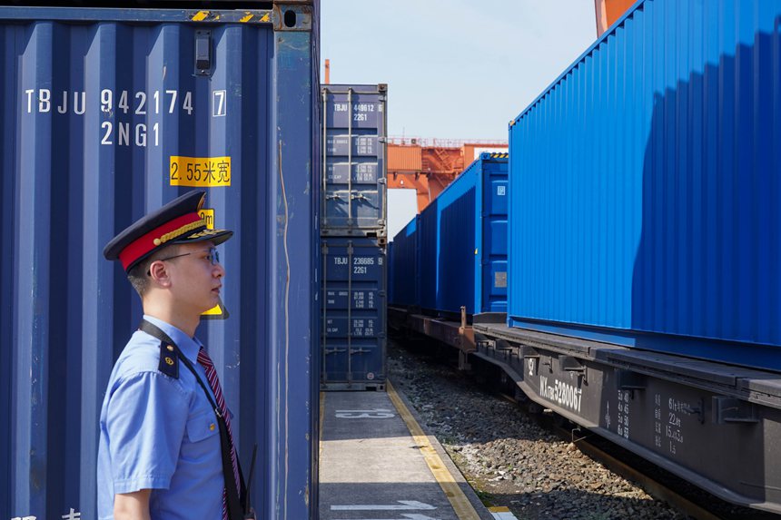 6��30������9�c(di��n)50���������КW���У����壩���ؑc�F(tu��n)�Y(ji��)������վ���ɶ����H�F·�ۡ�����������ɵ��КW������Ӌ(j��)�_����ͻ��2�f�д��P(gu��n)�������� �z