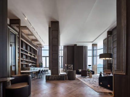 T1空中圈層會客廳紅酒雪茄吧。國浩房地產(chǎn)供圖