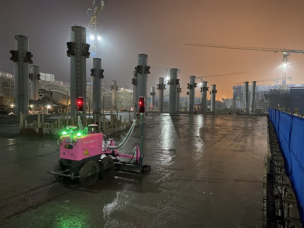 整平機(jī)器人。中國(guó)建筑第八工程局有限公司供圖