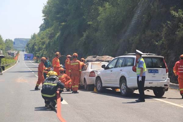 應急演練現場。重慶高速集團供圖