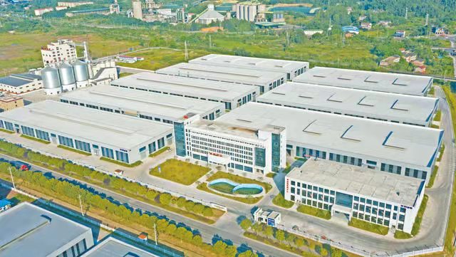 嘉耀家居生產(chǎn)基地。前鋒區(qū)融媒體中心供圖